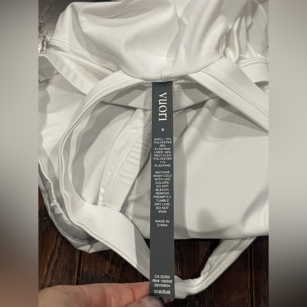 VUORI Volley Dress White Tank Mini Pockets Built -In Bra Women Size Small NEW - Picture 11 of 11
